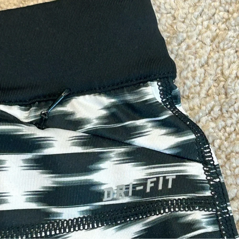 Nike Run Fast Live Fearless Black White Printed Performance Leggings XS NWOT